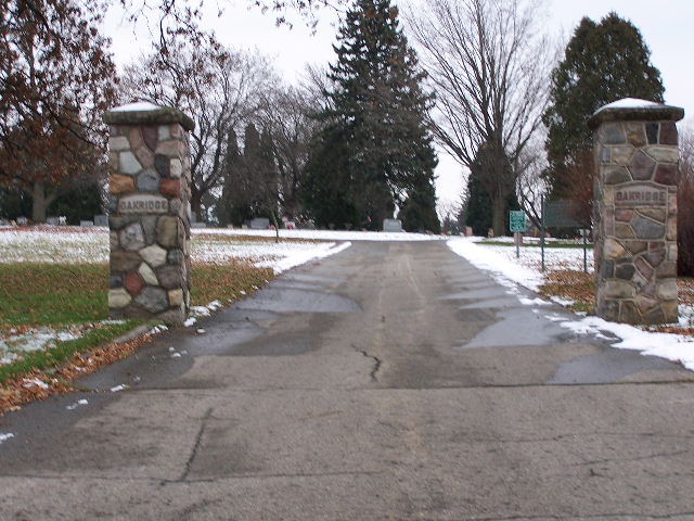 Oakridge Cemetery Entrance