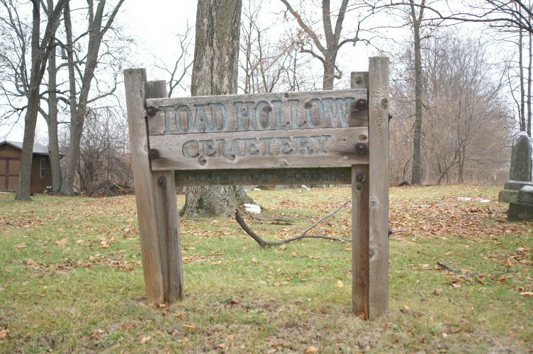 Toad Hollow Cemetery sign