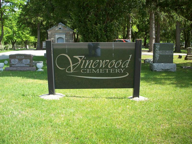 Vinewood Cemetery Sign