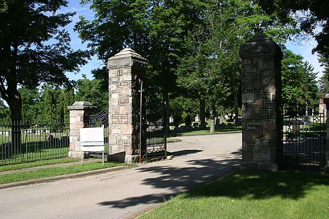 Highland Cemetery entrance